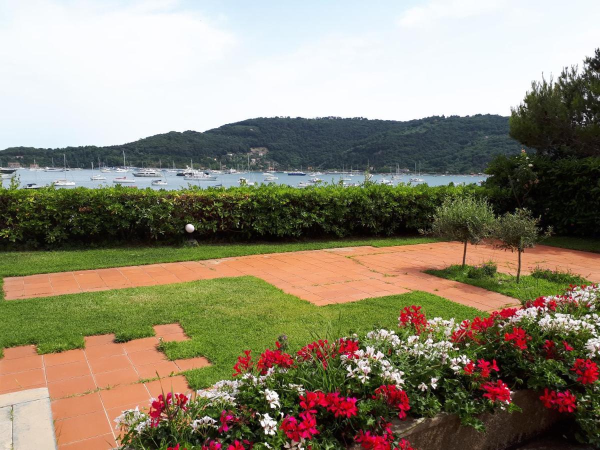 La Terrazza Tra Cielo E Mare Apartment ปอร์โตเวเนเร ภายนอก รูปภาพ